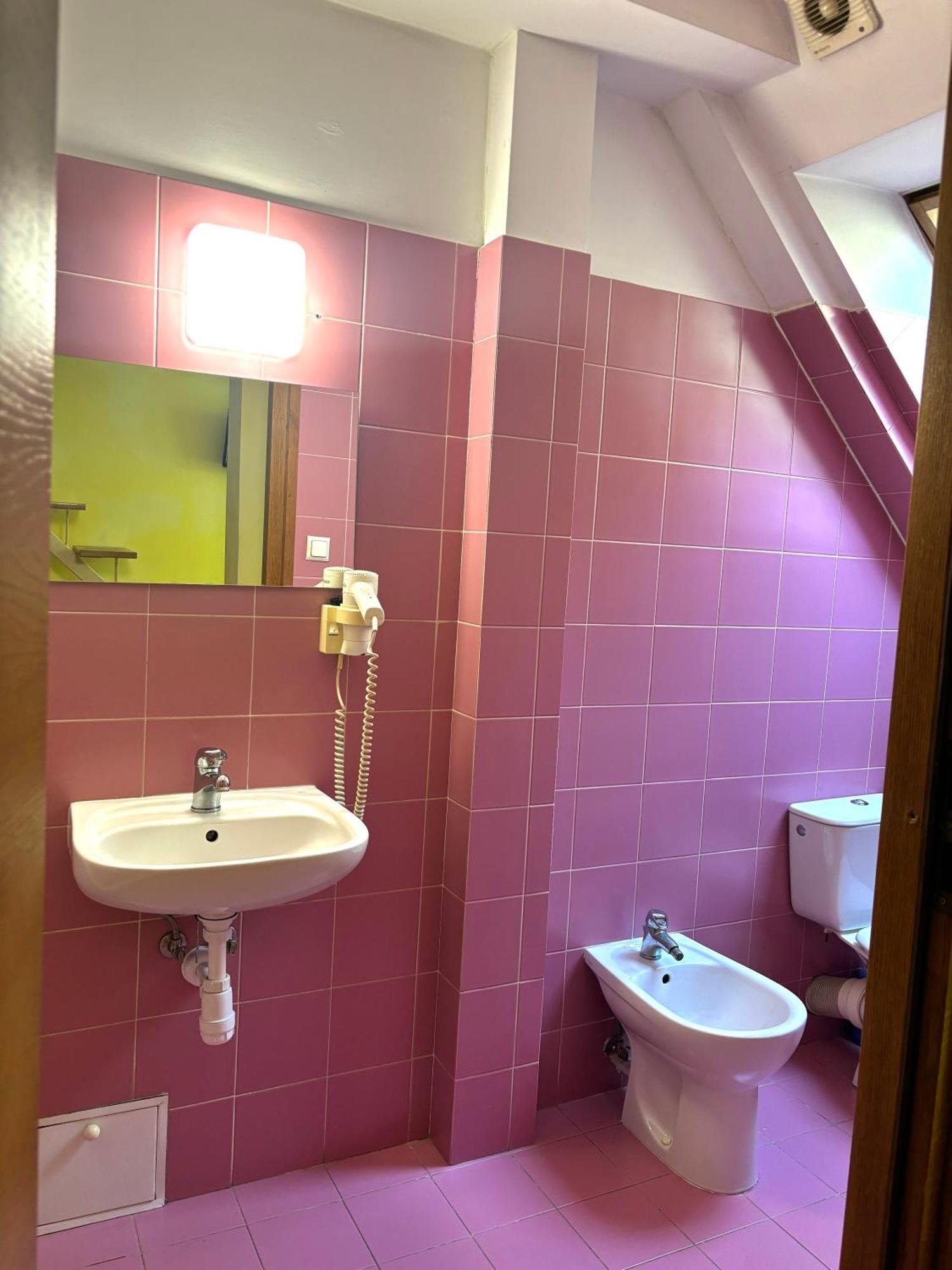 Hostel Nuove Frontiere Nysa Eksteriør billede