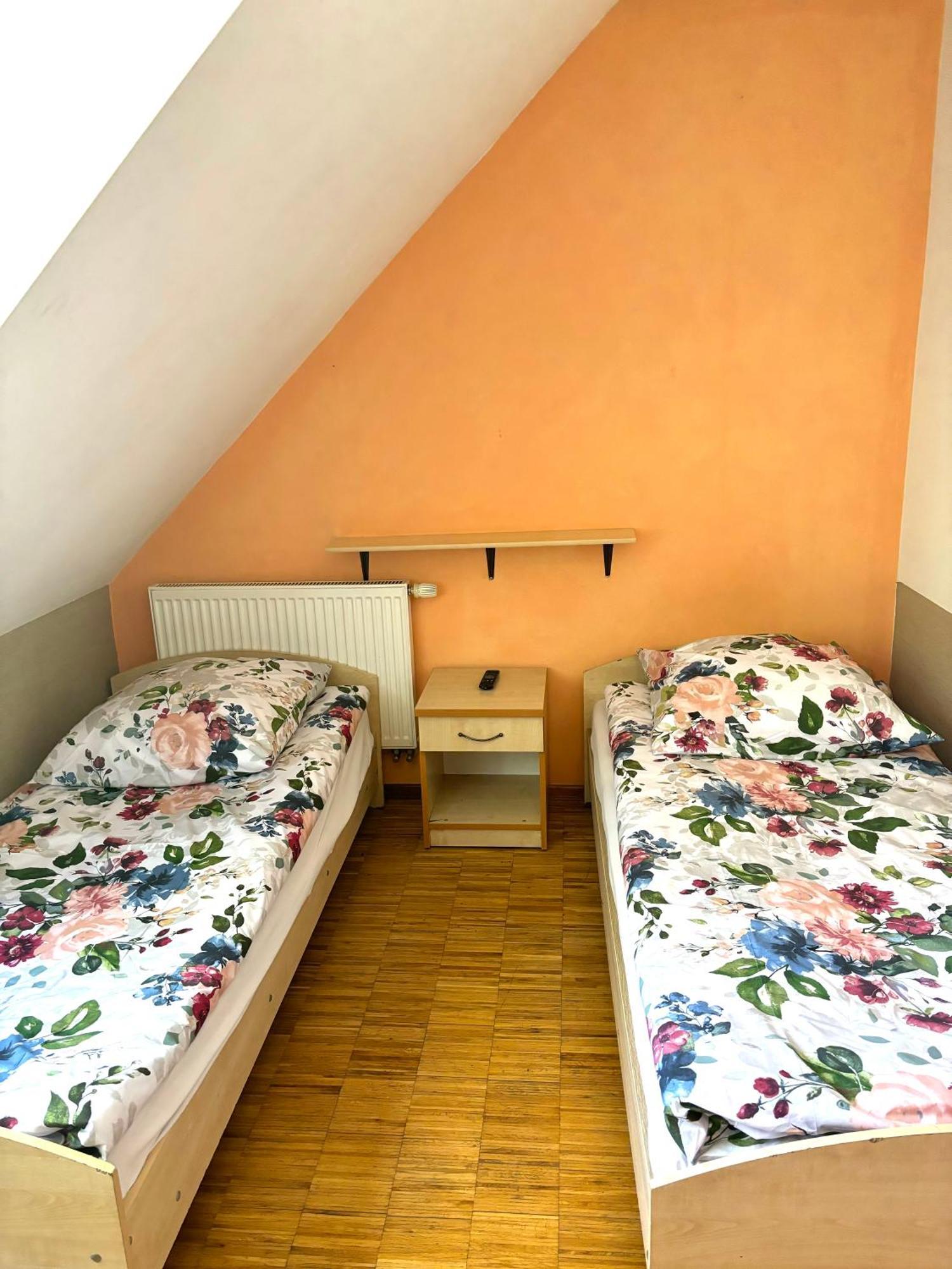 Hostel Nuove Frontiere Nysa Eksteriør billede
